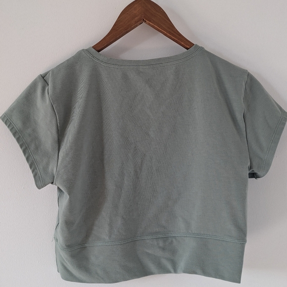 Old Navy Powerchill M Crop Top - Picture 4 of 4